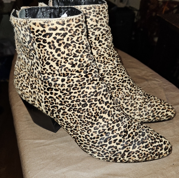 Dolce Vita Calf Hair Ankle Boots  Pointed Toe Leopard Print Block Heel sz 6.5 - Picture 1 of 8